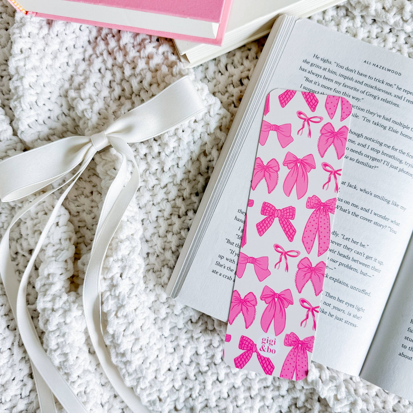 Bookmark, Feeling Bow-tiful