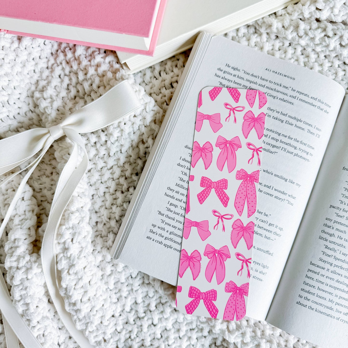 Bookmark, Feeling Bow-tiful